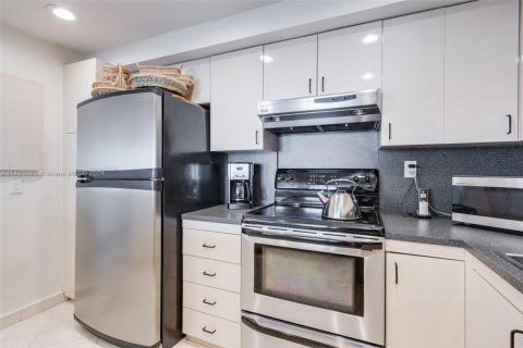 Condo in Aventura, Florida, 2 bedrooms  № 1710391 - photo 7