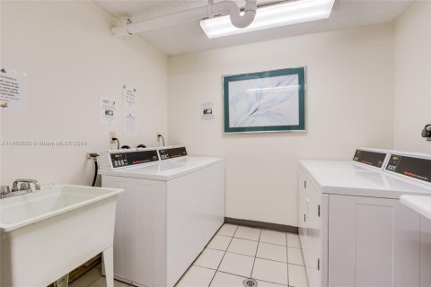Condo in Aventura, Florida, 2 bedrooms  № 1710391 - photo 30