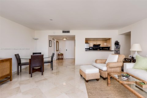 Condo in Aventura, Florida, 2 bedrooms  № 1710391 - photo 13