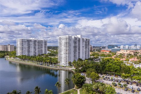 Condo in Aventura, Florida, 2 bedrooms  № 1710391 - photo 17