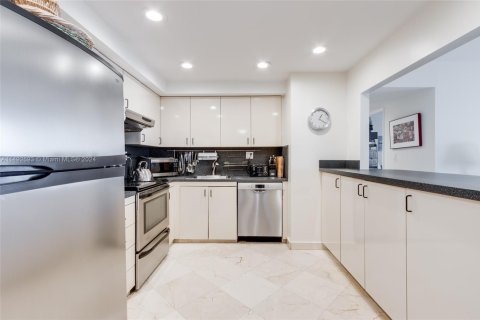 Condo in Aventura, Florida, 2 bedrooms  № 1710391 - photo 6