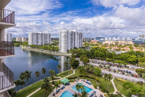 Condo in Aventura, Florida, 2 bedrooms  № 1710391 - photo 1