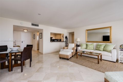 Condo in Aventura, Florida, 2 bedrooms  № 1710391 - photo 12