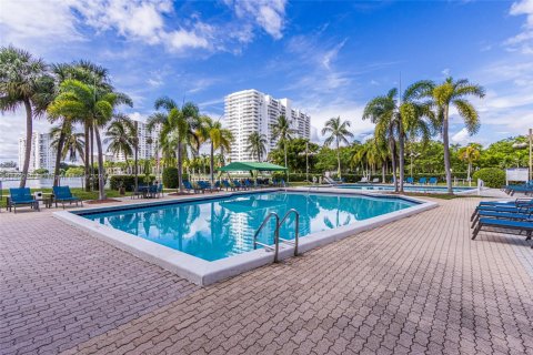 Condo in Aventura, Florida, 2 bedrooms  № 1710391 - photo 19
