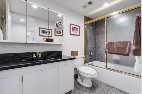 Condo in Aventura, Florida, 2 bedrooms  № 1710391 - photo 24