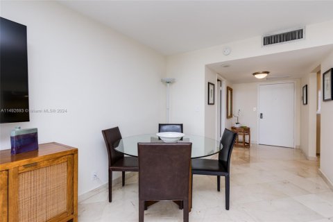 Condo in Aventura, Florida, 2 bedrooms  № 1710391 - photo 15