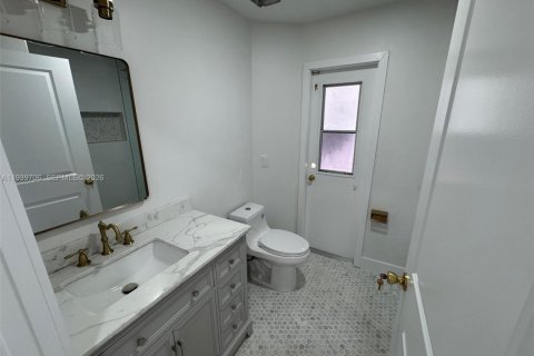 Купить виллу или дом в Форт Майерс, Флорида 3 спальни, 157.38м2, № 1997037 - фото 8