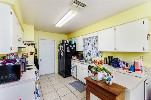 House in Lakeland, Florida 2 bedrooms, 143.53 sq.m. № 1907642 - photo 5