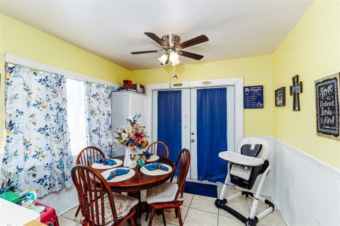 House in Lakeland, Florida 2 bedrooms, 143.53 sq.m. № 1907642 - photo 6