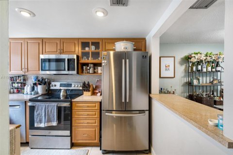 Condo in Miami, Florida, 2 bedrooms  № 2060713 - photo 10