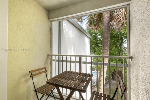 Condo in Miami, Florida, 2 bedrooms  № 2060713 - photo 16