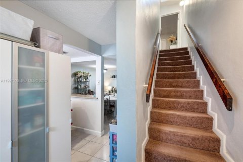 Condo in Miami, Florida, 2 bedrooms  № 2060713 - photo 13