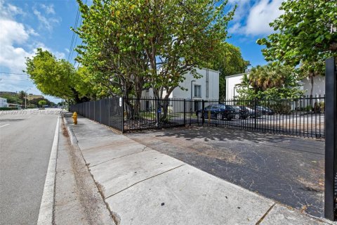 Condo in Miami, Florida, 2 bedrooms  № 2060713 - photo 25