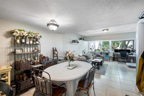 Condo in Miami, Florida, 2 bedrooms  № 2060713 - photo 7