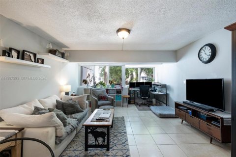 Condo in Miami, Florida, 2 bedrooms  № 2060713 - photo 4