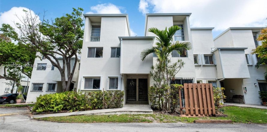 Condo in Miami, Florida, 2 bedrooms  № 2060713