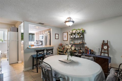 Condo in Miami, Florida, 2 bedrooms  № 2060713 - photo 8