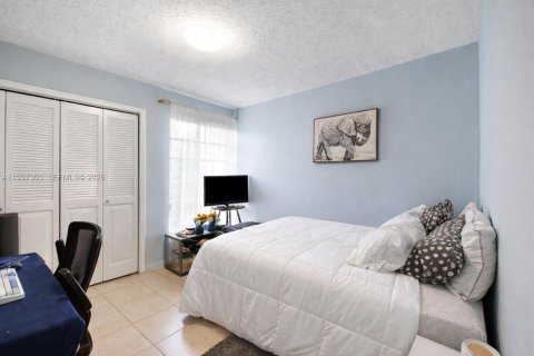 Condo in Miami, Florida, 2 bedrooms  № 2060713 - photo 20