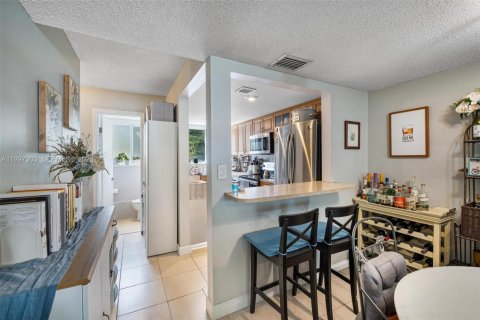 Condo in Miami, Florida, 2 bedrooms  № 2060713 - photo 9