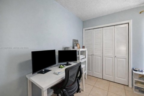 Condo in Miami, Florida, 2 bedrooms  № 2060713 - photo 21