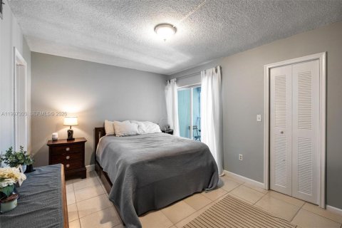 Condo in Miami, Florida, 2 bedrooms  № 2060713 - photo 14