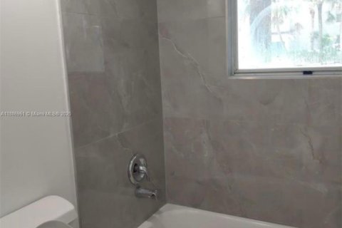 Купить кондоминиум в Коконат Крик, Флорида 2 спальни, 90.58м2, № 1933714 - фото 4