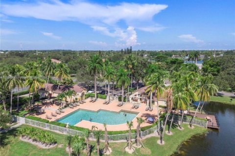 Купить кондоминиум в Коконат Крик, Флорида 2 спальни, 90.58м2, № 1933714 - фото 1