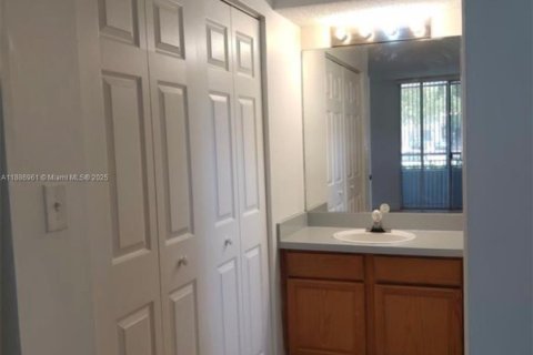 Купить кондоминиум в Коконат Крик, Флорида 2 спальни, 90.58м2, № 1933714 - фото 15