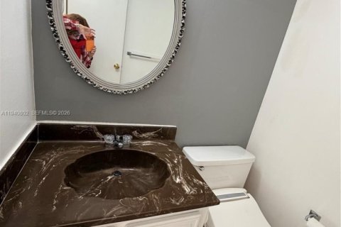 Condo in Hallandale Beach, Florida, 1 bedroom № 1998509 - photo 12