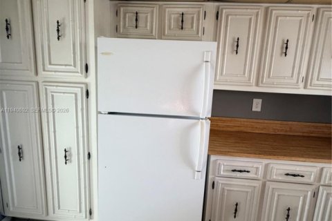 Condo in Hallandale Beach, Florida, 1 bedroom № 1998509 - photo 19