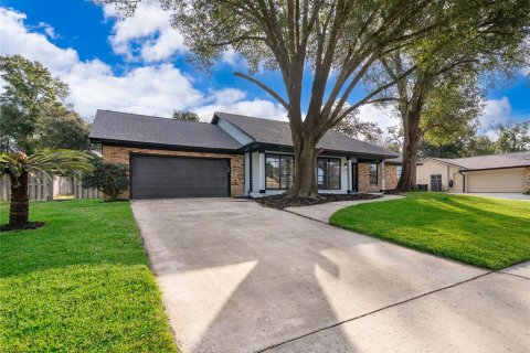 Villa ou maison à vendre à Longwood, Floride: 4 chambres, 191.94 m2 № 2144551 - photo 2