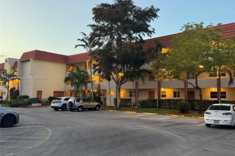 Condo in Sunrise, Florida, 2 bedrooms  № 1765058 - photo 2