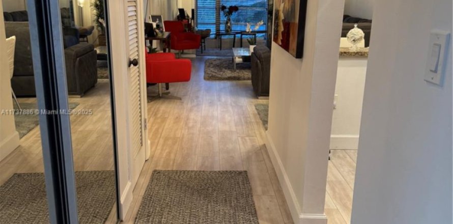 Condo in Sunrise, Florida, 2 bedrooms № 1765058
