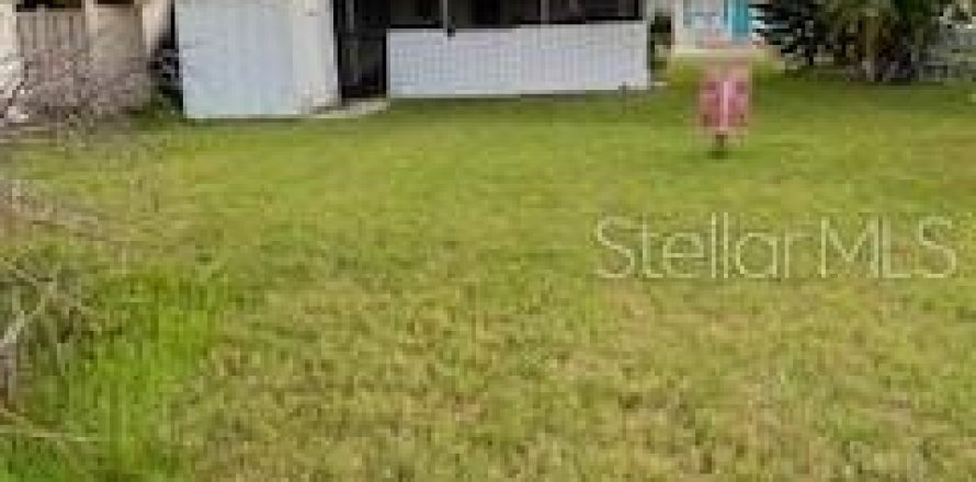 Land in Redington Shores, Florida № 1888674