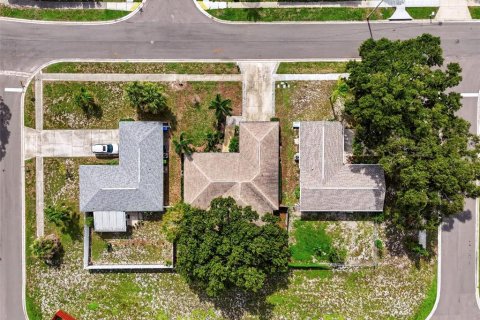 House in Palm Harbor, Florida 3 bedrooms, 127.28 sq.m. № 2405076 - photo 4