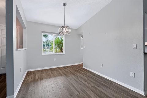 House in Palm Harbor, Florida 3 bedrooms, 127.28 sq.m. № 2405076 - photo 19