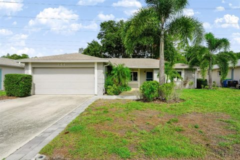House in Palm Harbor, Florida 3 bedrooms, 127.28 sq.m. № 2405076