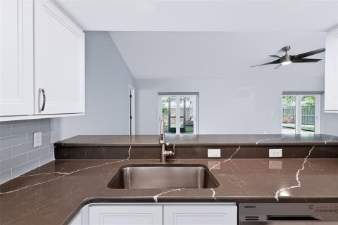 House in Palm Harbor, Florida 3 bedrooms, 127.28 sq.m. № 2405076 - photo 30