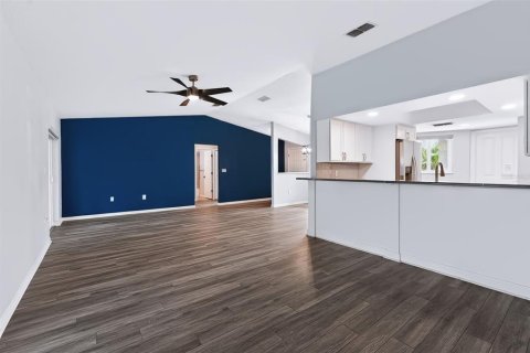 House in Palm Harbor, Florida 3 bedrooms, 127.28 sq.m. № 2405076 - photo 23
