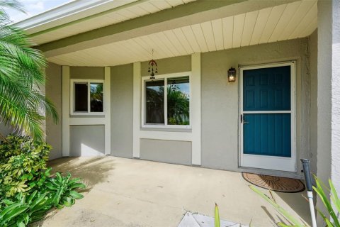 House in Palm Harbor, Florida 3 bedrooms, 127.28 sq.m. № 2405076 - photo 8