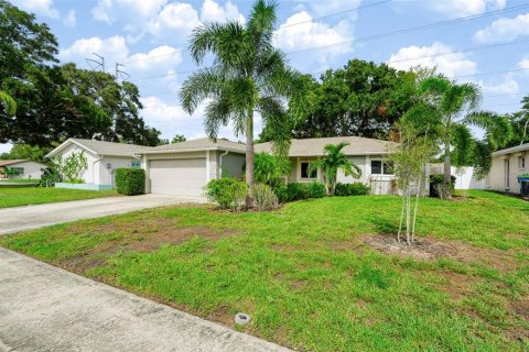 House in Palm Harbor, Florida 3 bedrooms, 127.28 sq.m. № 2405076 - photo 5