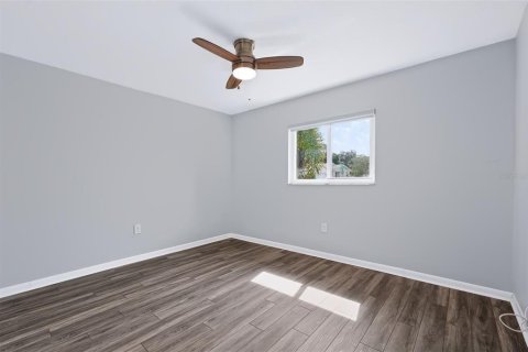 House in Palm Harbor, Florida 3 bedrooms, 127.28 sq.m. № 2405076 - photo 13