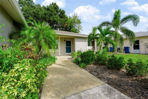 House in Palm Harbor, Florida 3 bedrooms, 127.28 sq.m. № 2405076 - photo 7