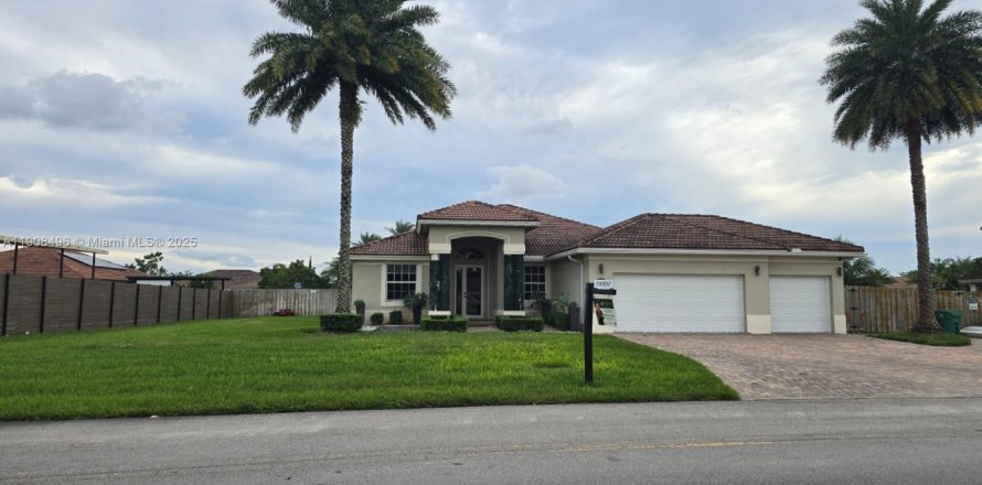 Дом в Майами, Флорида 3 спальни, 211.35м2 № 1964469