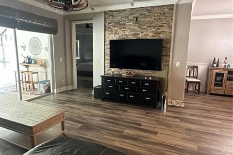 Casa en venta en Valrico, Florida, 4 dormitorios, 219.81 m2 № 1912101 - foto 8