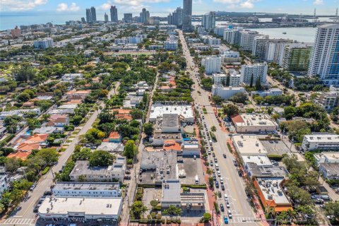Propiedad comercial en venta en Miami Beach, Florida № 2010205 - foto 12