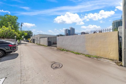 Propiedad comercial en venta en Miami Beach, Florida № 2010205 - foto 22