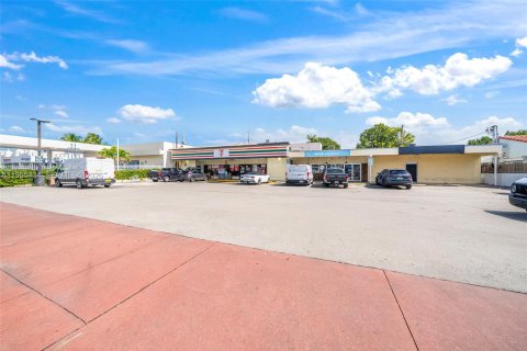 Propiedad comercial en venta en Miami Beach, Florida № 2010205 - foto 4