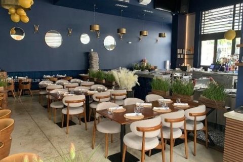 Коммерческая недвижимость в Форт-Лодердейл, Флорида № 2009483