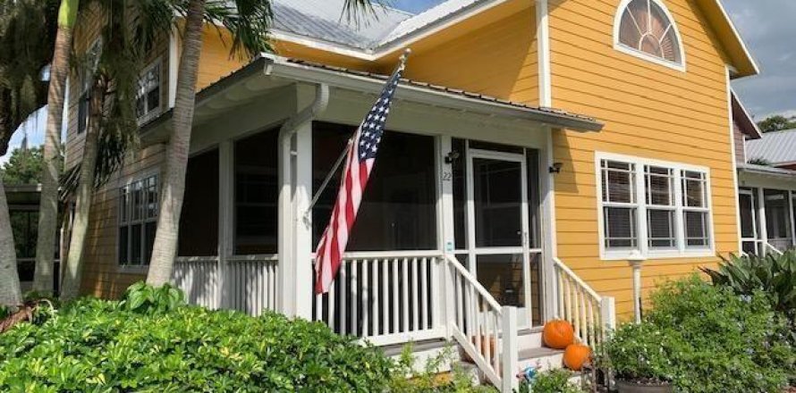 House in Okeechobee, Florida 3 bedrooms, 133.22 sq.m. № 2279038